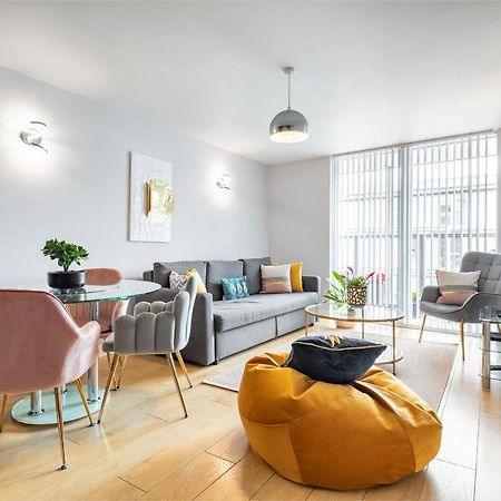 Stunning Apartment With Underground Parking! Londra Exterior foto