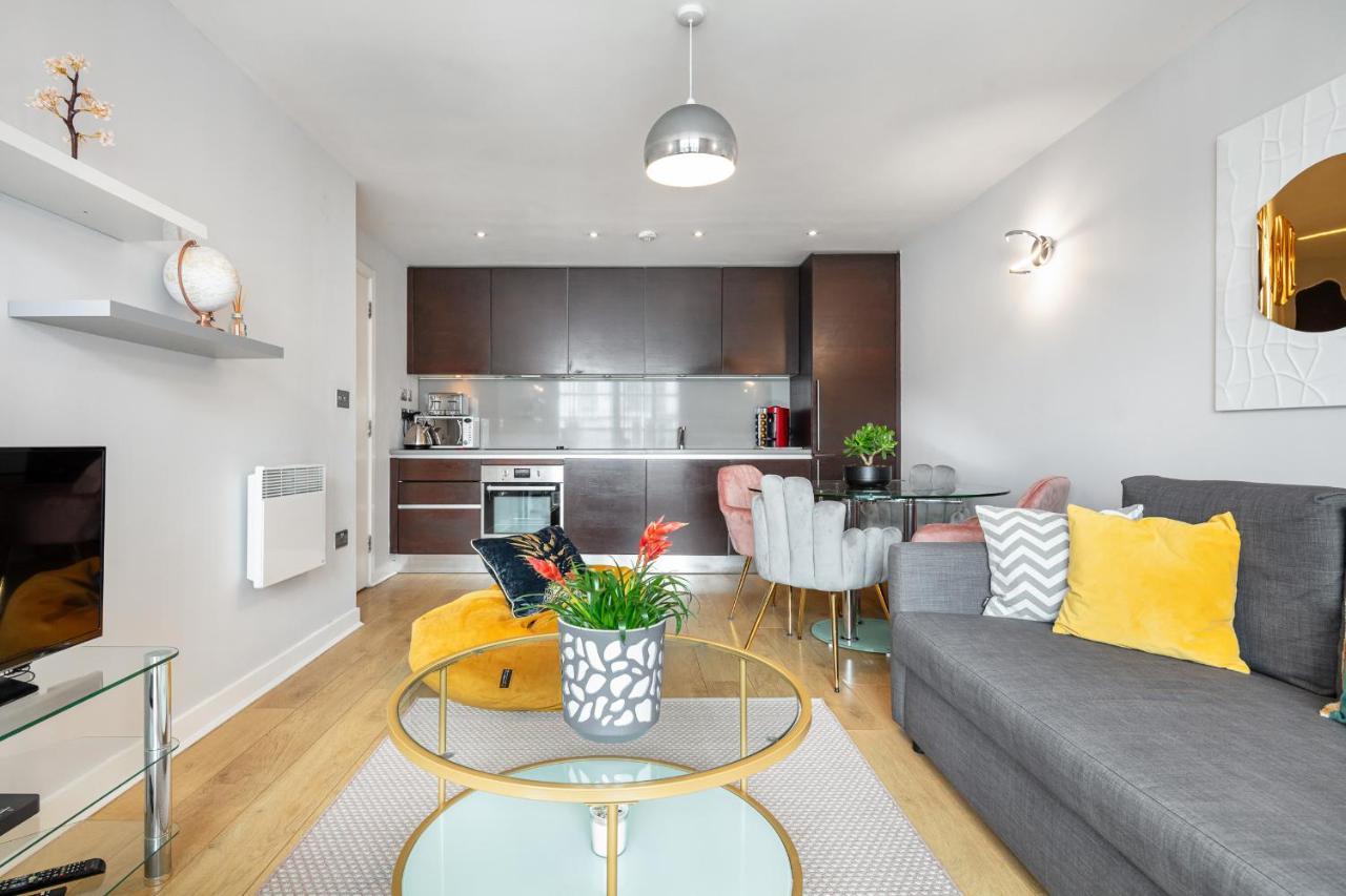 Stunning Apartment With Underground Parking! Londra Exterior foto