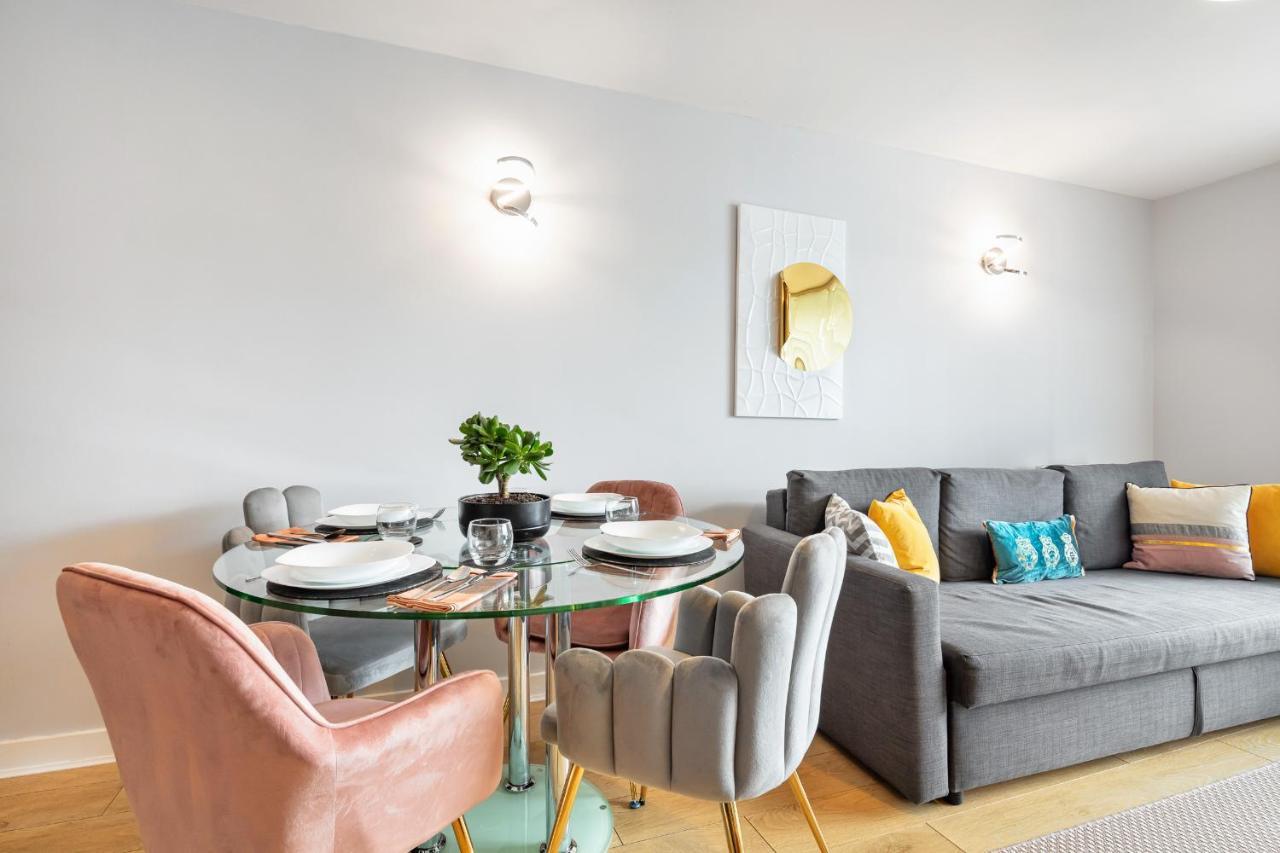 Stunning Apartment With Underground Parking! Londra Exterior foto