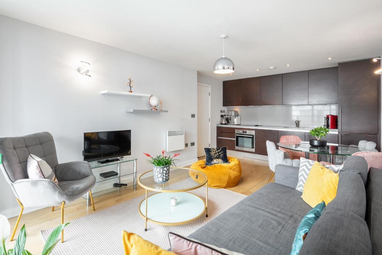 Stunning Apartment With Underground Parking! Londra Exterior foto