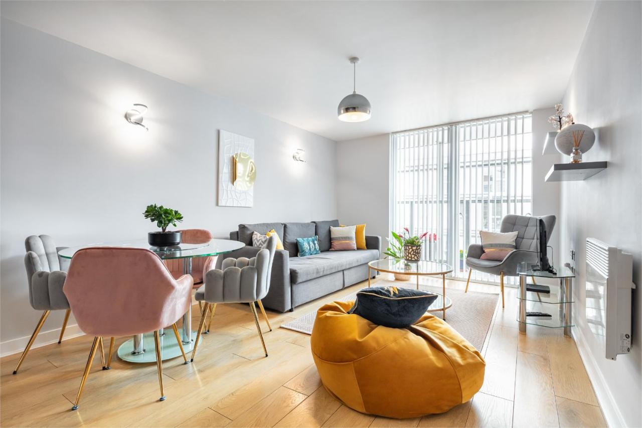 Stunning Apartment With Underground Parking! Londra Exterior foto