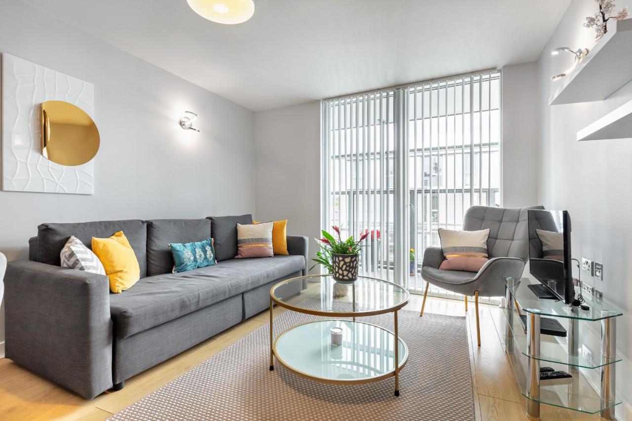Stunning Apartment With Underground Parking! Londra Exterior foto