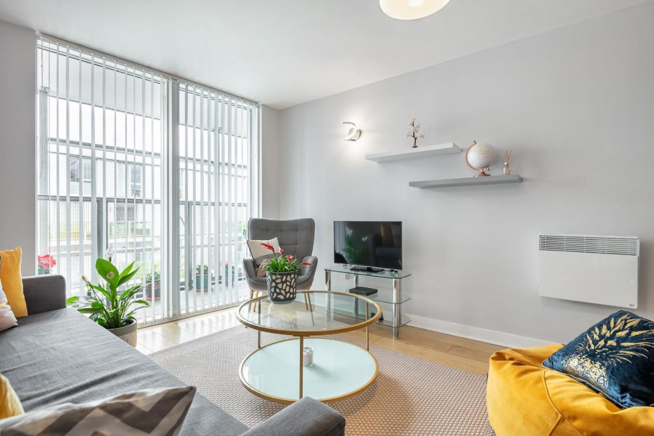 Stunning Apartment With Underground Parking! Londra Exterior foto