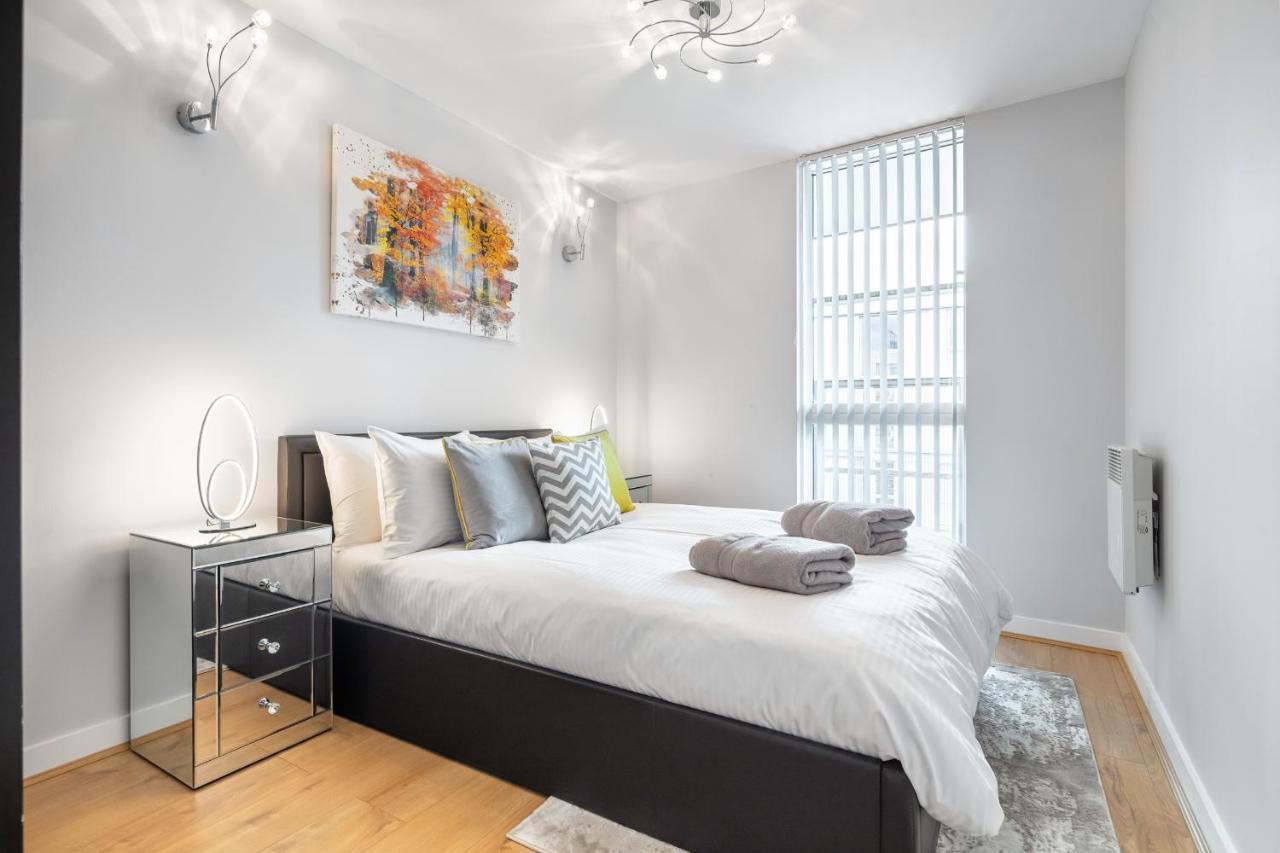 Stunning Apartment With Underground Parking! Londra Exterior foto