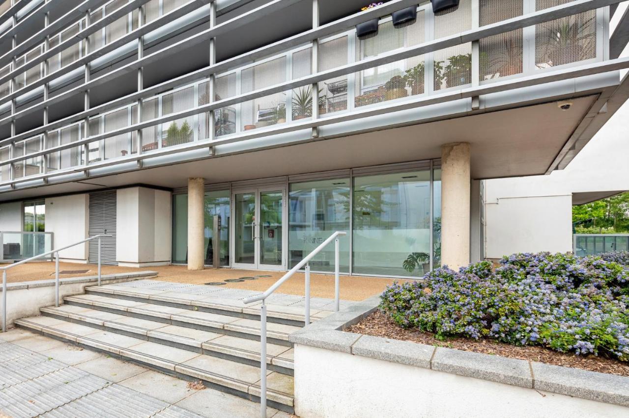 Stunning Apartment With Underground Parking! Londra Exterior foto