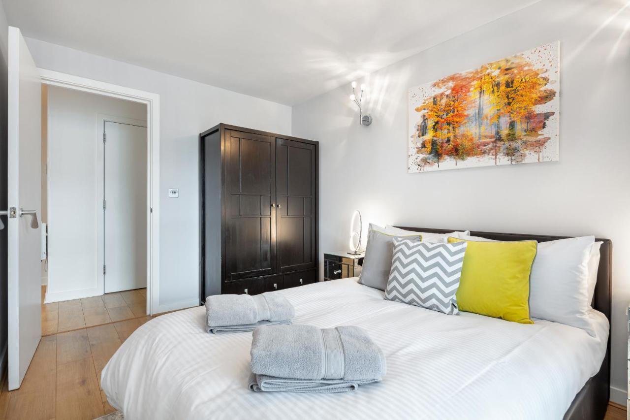 Stunning Apartment With Underground Parking! Londra Exterior foto