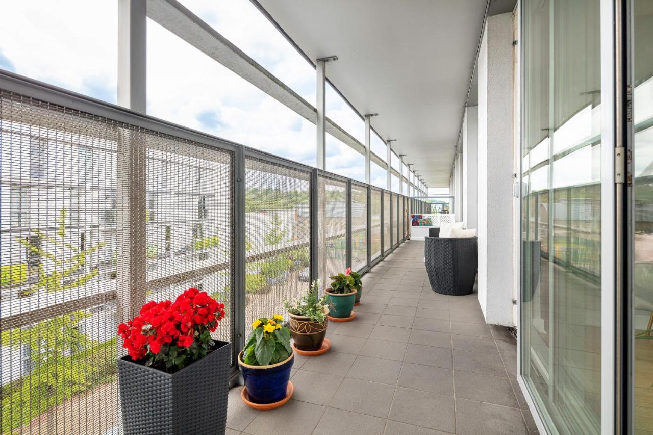 Stunning Apartment With Underground Parking! Londra Exterior foto