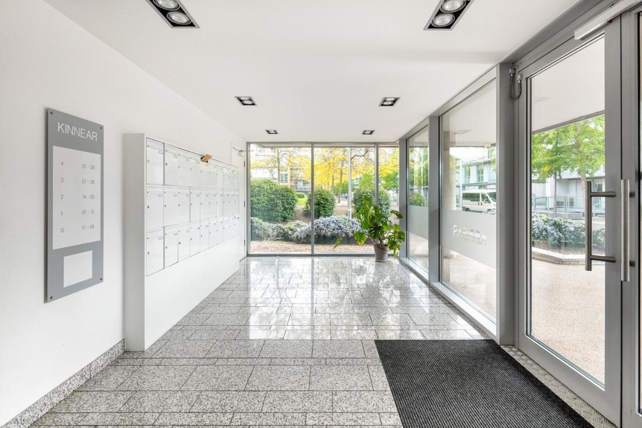 Stunning Apartment With Underground Parking! Londra Exterior foto