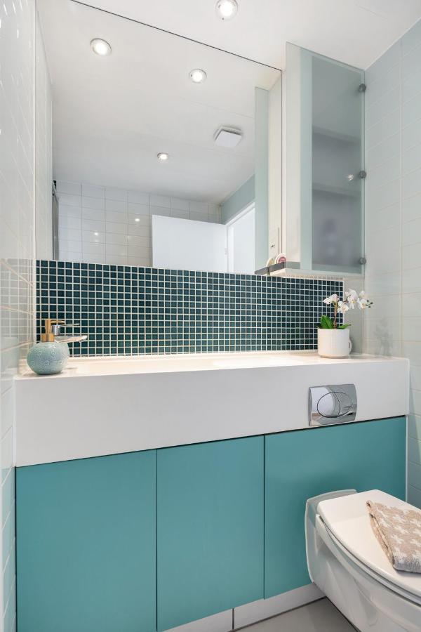 Stunning Apartment With Underground Parking! Londra Exterior foto