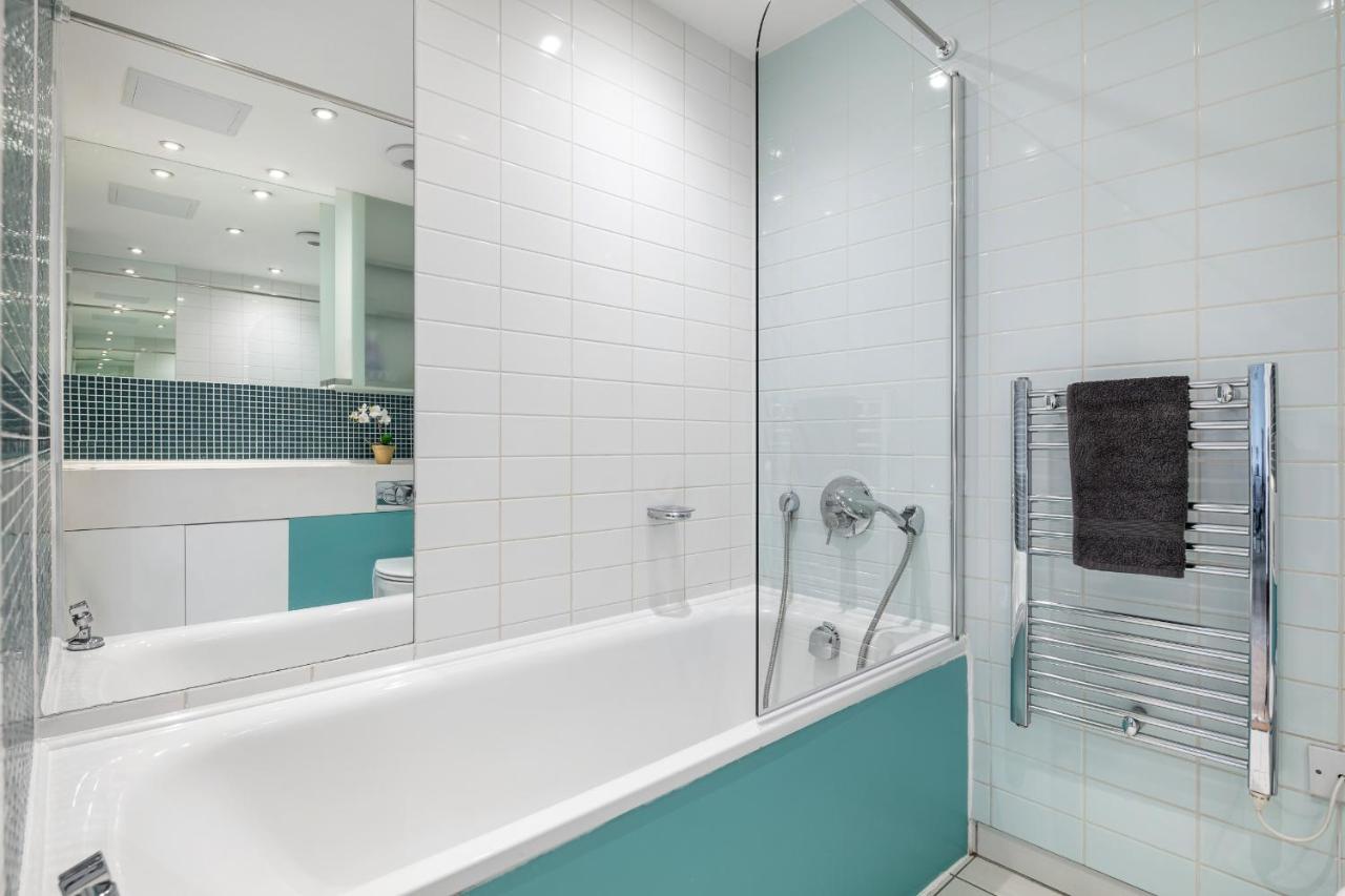 Stunning Apartment With Underground Parking! Londra Exterior foto