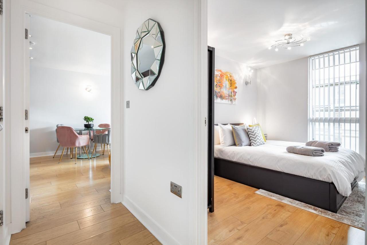 Stunning Apartment With Underground Parking! Londra Exterior foto
