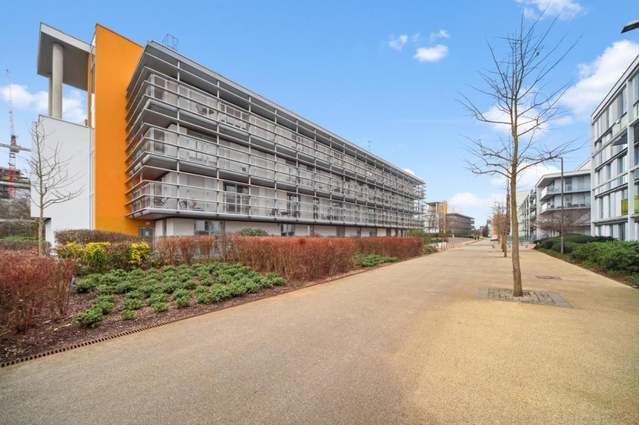 Stunning Apartment With Underground Parking! Londra Exterior foto