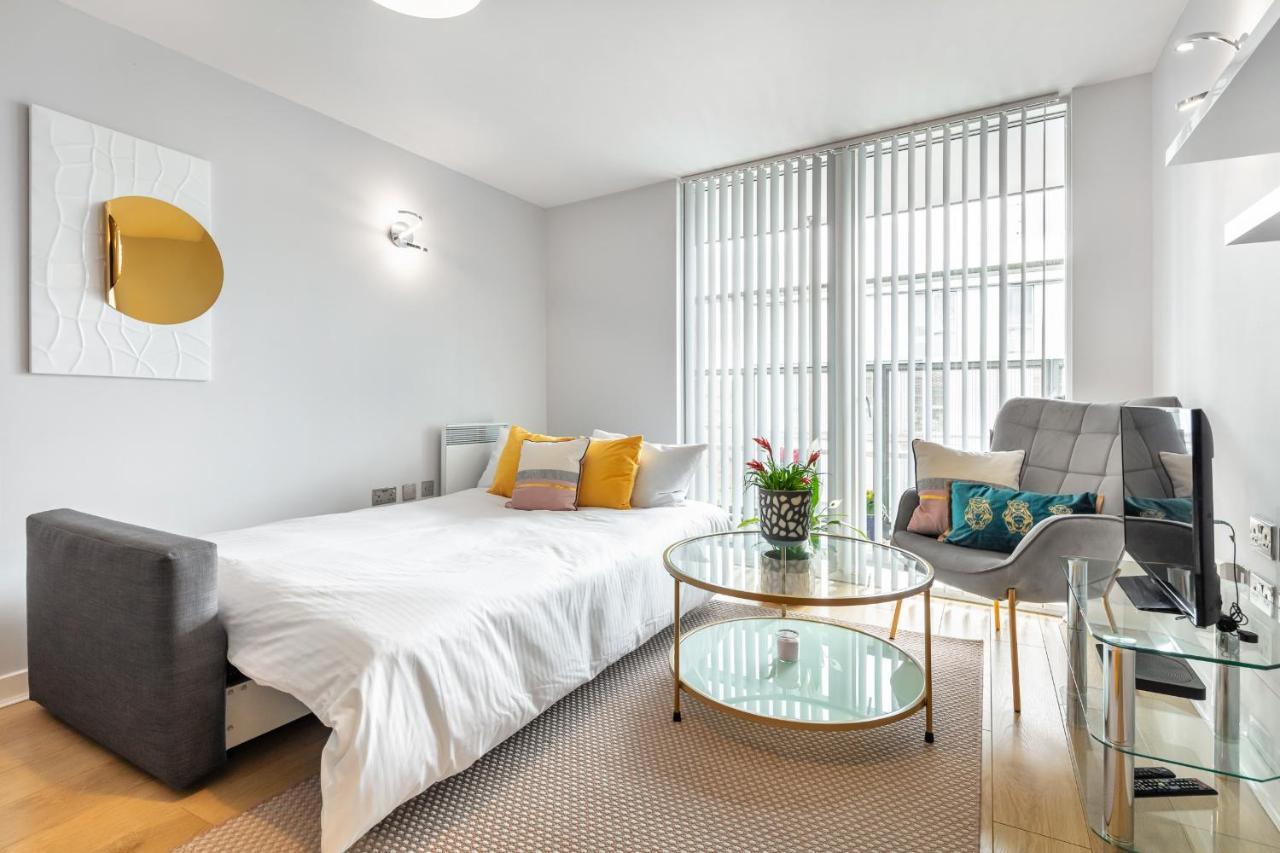 Stunning Apartment With Underground Parking! Londra Exterior foto